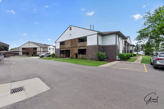 Building Photo - $1395 2 bedroom ground floor condo