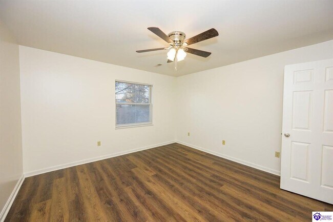 Building Photo - 113 College Street Rd