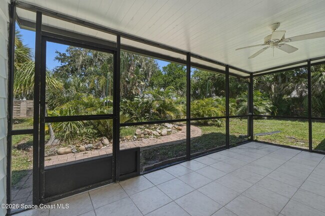 Building Photo - 394 Royal Palm Dr