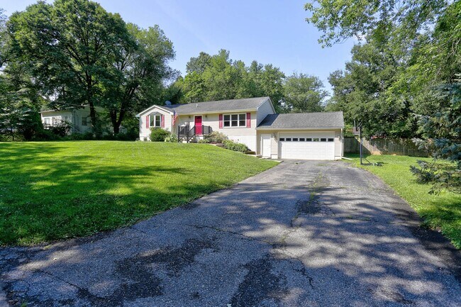Building Photo - 4 Bedroom 2 Bath Hanover Home w- 2-Car Garage on a Stunning Lot