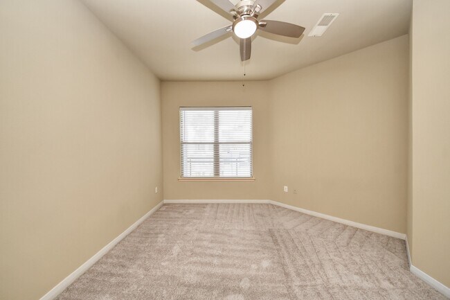 Building Photo - 5455 Richmond Ave.