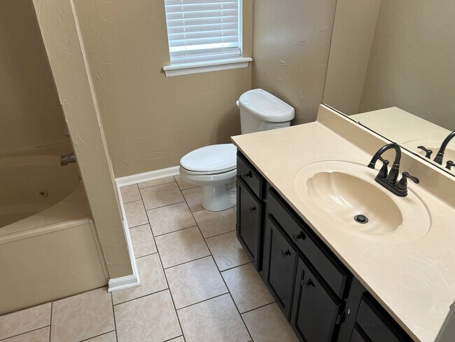 Building Photo - 118 Millstone Ln