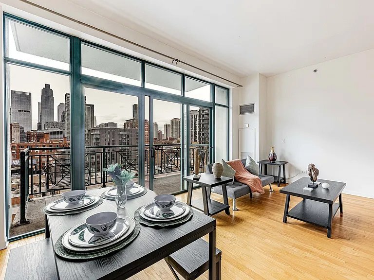 Building Photo - 340 W Superior St