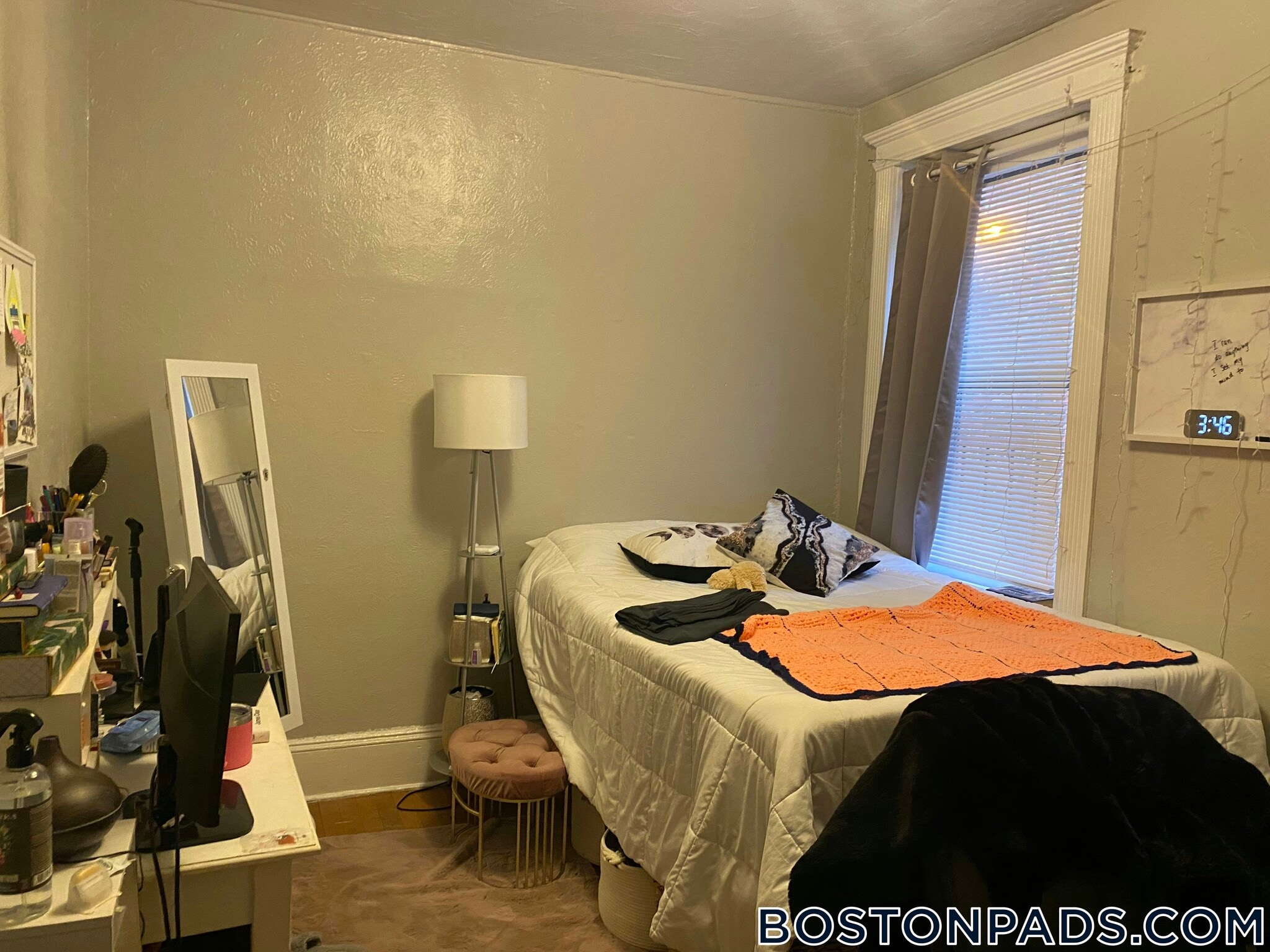 Building Photo - 463 Park Dr