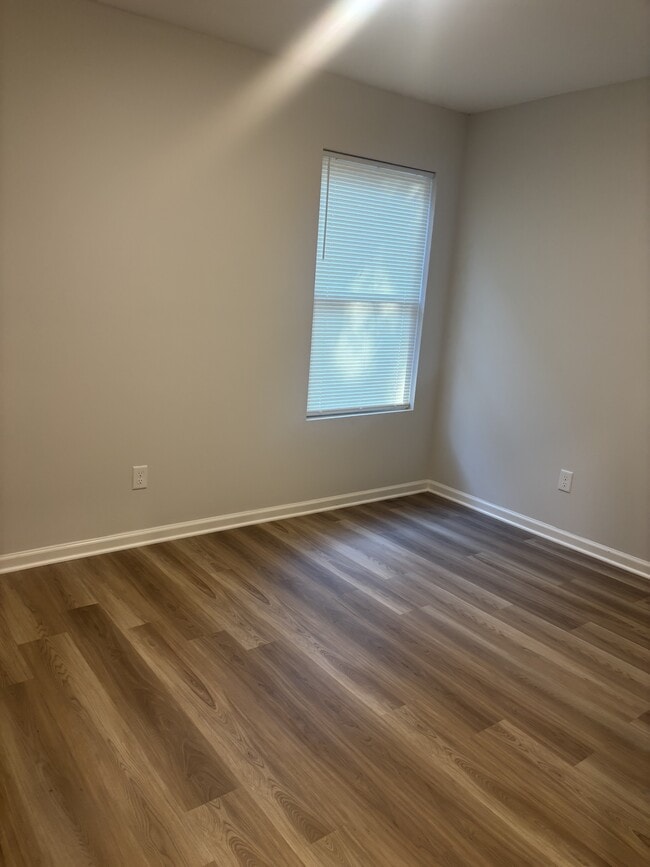 Building Photo - 5383 Clinchport Cir