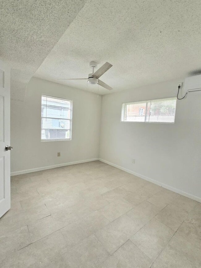 Building Photo - 3833 Mt Pleasant St