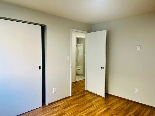 Building Photo - 3-Bedroom North Green Lake Townhouse-Style...