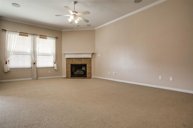 Building Photo - 1420 Canary Dr