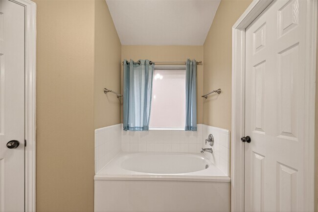 Building Photo - 6922 Summer Bridge Ln