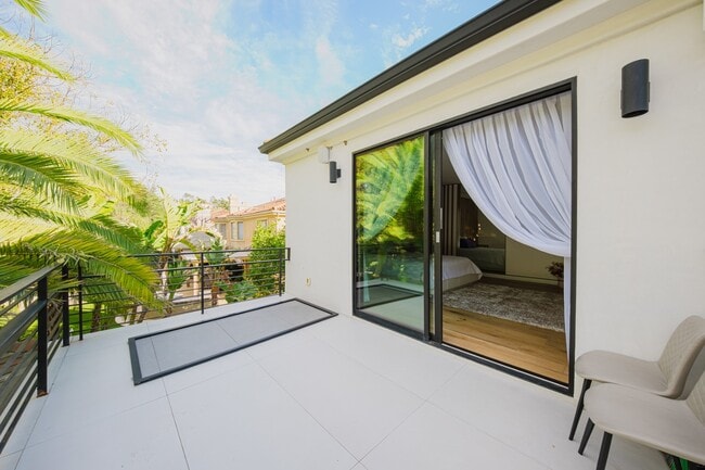 Building Photo - 25879 Chalmers Pl