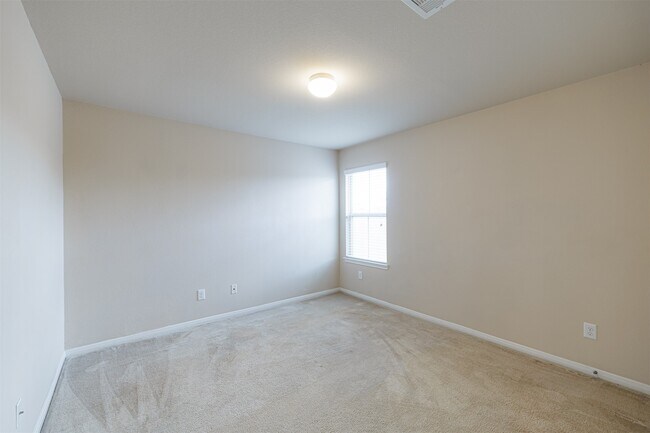 Building Photo - 25322 Saddlebrook Ranch Dr