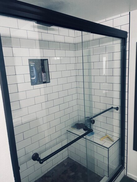 Building Photo - 403 Bradshaw Ln