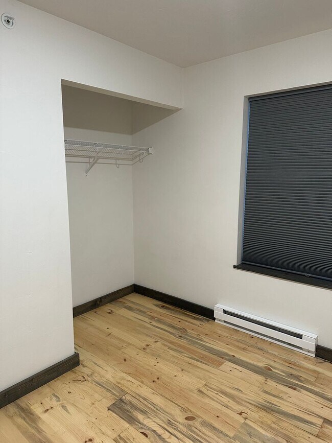 Building Photo - 10 Diane Rd
