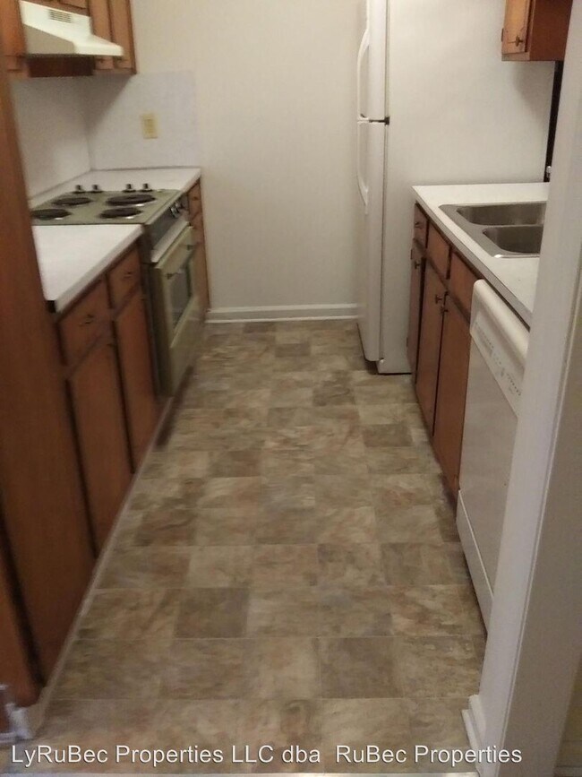 Building Photo - 915-915 Nottingham Dr