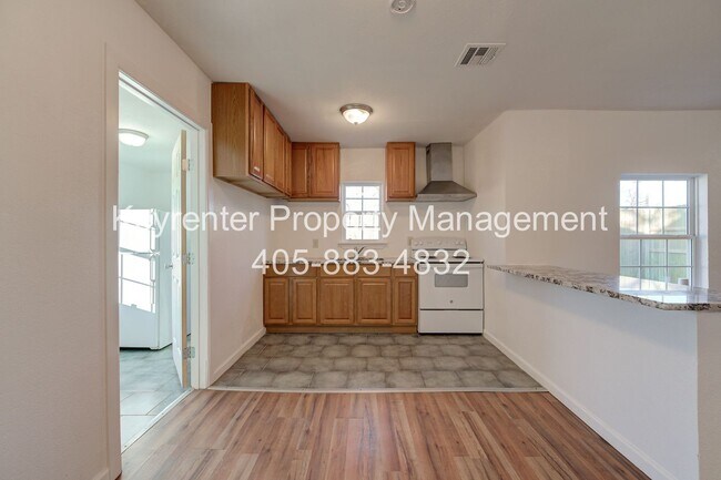 Building Photo - 2709 N Fonshill Ave