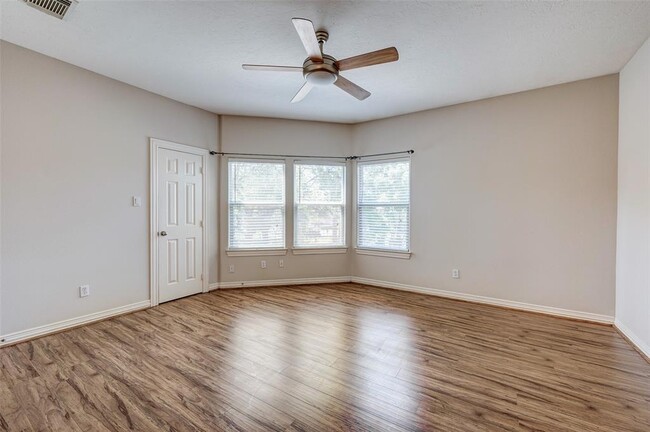 Building Photo - 1811 Gentryside Dr