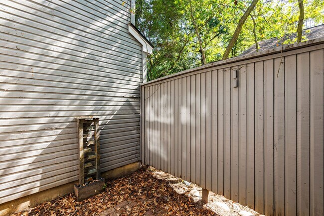 Building Photo - 15 Breezy Point Pl