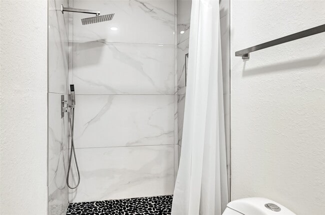 Building Photo - 22406 Fincastle Dr