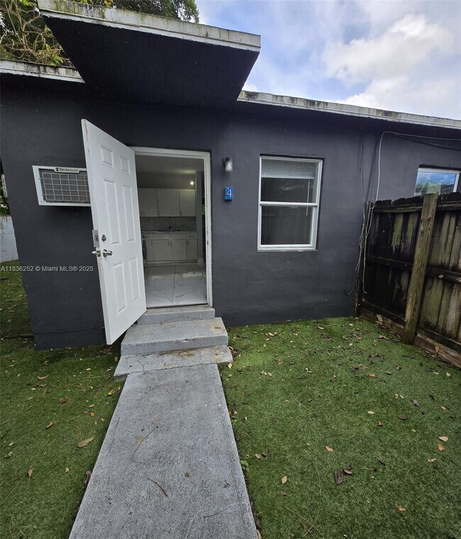 Primary Photo - 426 NW 14th Ave