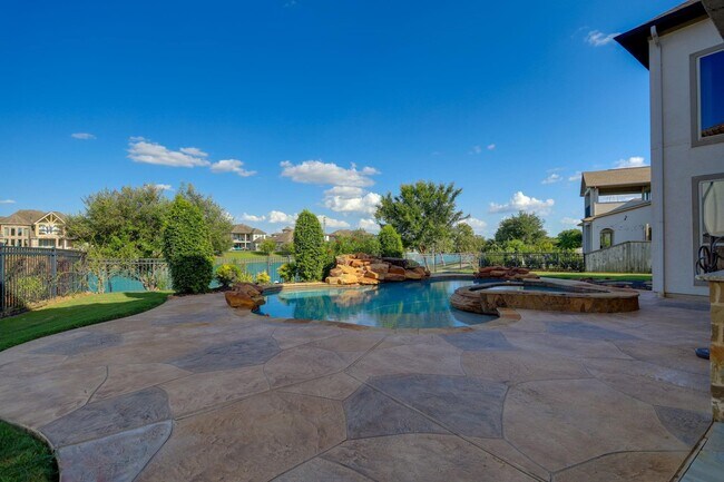 Building Photo - 2607 Hollingsworth Pine Ln