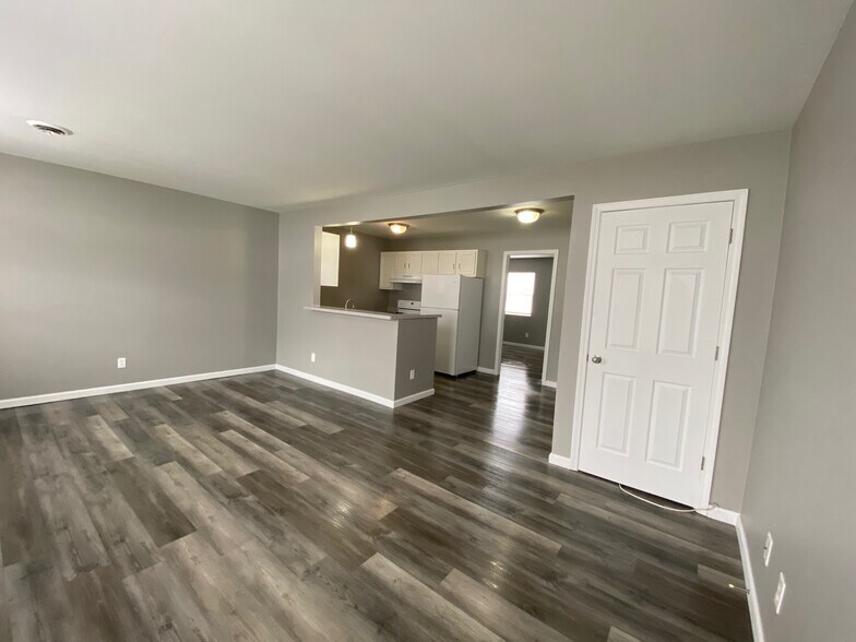 Building Photo - 107 Sandstone Ct