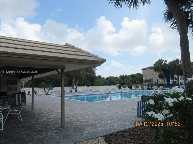 Building Photo - 1901 Bermuda Cir