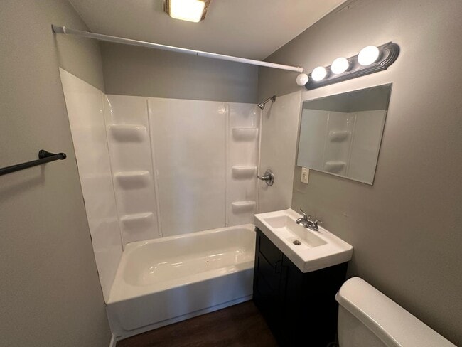 Building Photo - 1807 N Underhill St