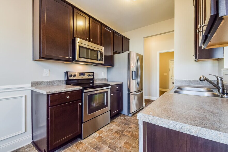 Building Photo - 547 Joneus Dr