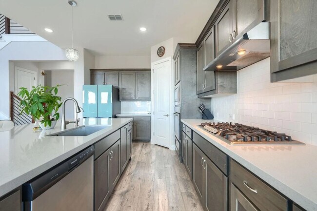 Building Photo - 16616 Sunnyland Dr