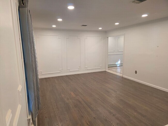 Building Photo - 553 Declaration Ln