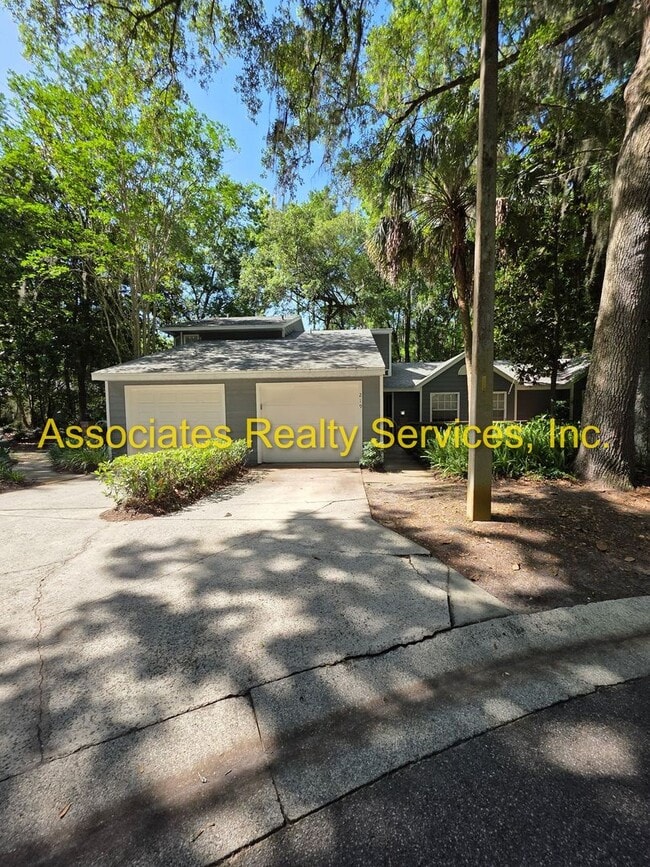 Building Photo - Mill Pond accross from G'ville Health and Fitness