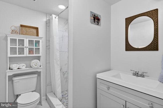 Building Photo - 462 Worthington Rd