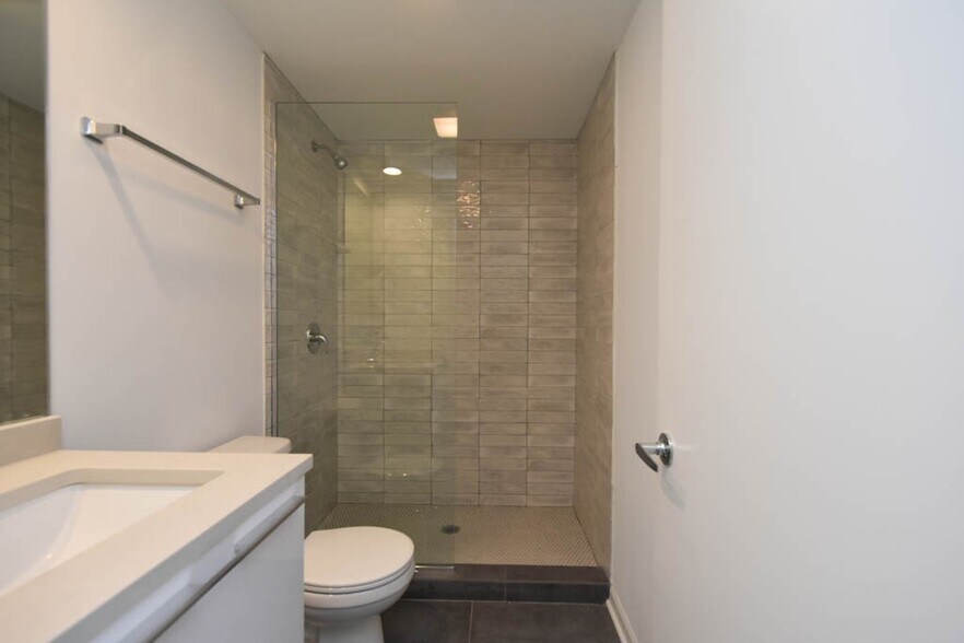 Building Photo - 940 W Winona St