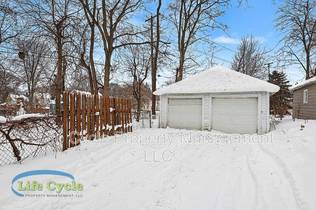 Building Photo - 507 Eastern Ave NE