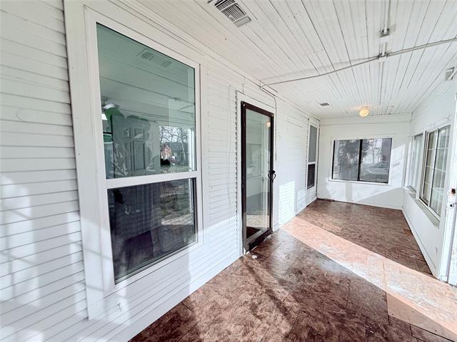 Building Photo - 727 W Day St