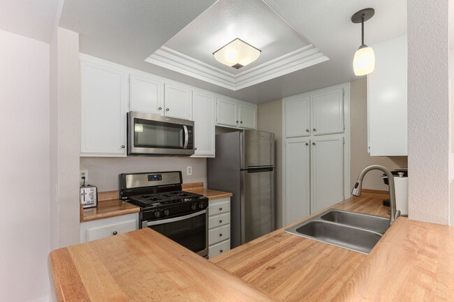 Building Photo - 1075 Shadowridge Dr