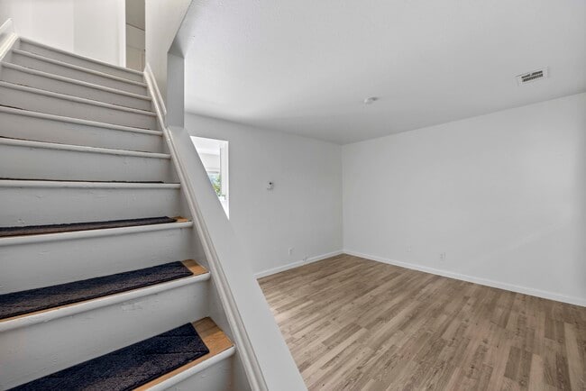 Building Photo - 1615 Cottonwood Dr