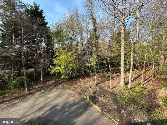 Building Photo - 9740 Deerhaven Ln