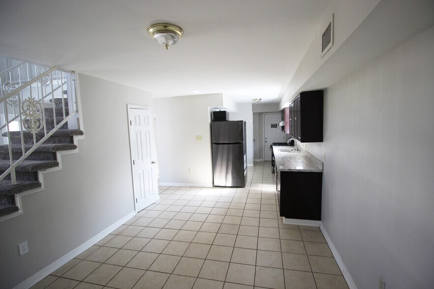 Building Photo - 300 33rd St