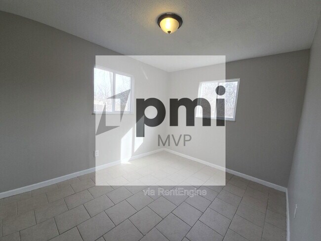 Building Photo - 834 Whitethorne Ave