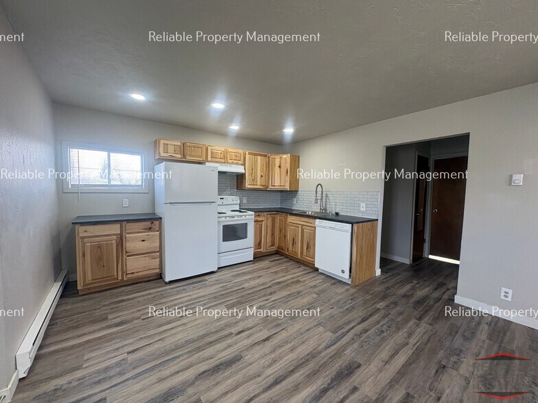 Building Photo - 626 N Water Ave