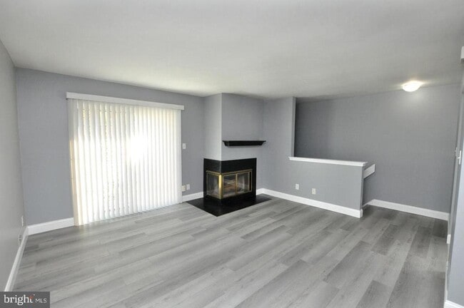 Building Photo - 1806B Ralston Dr