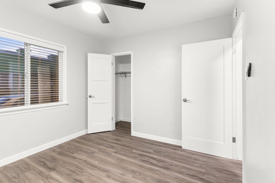 Building Photo - 1900 E 7th St