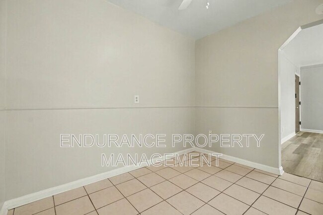 Building Photo - 629 Maple Dr