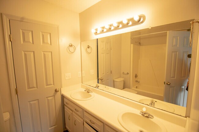 Building Photo - 251 Knight Dr