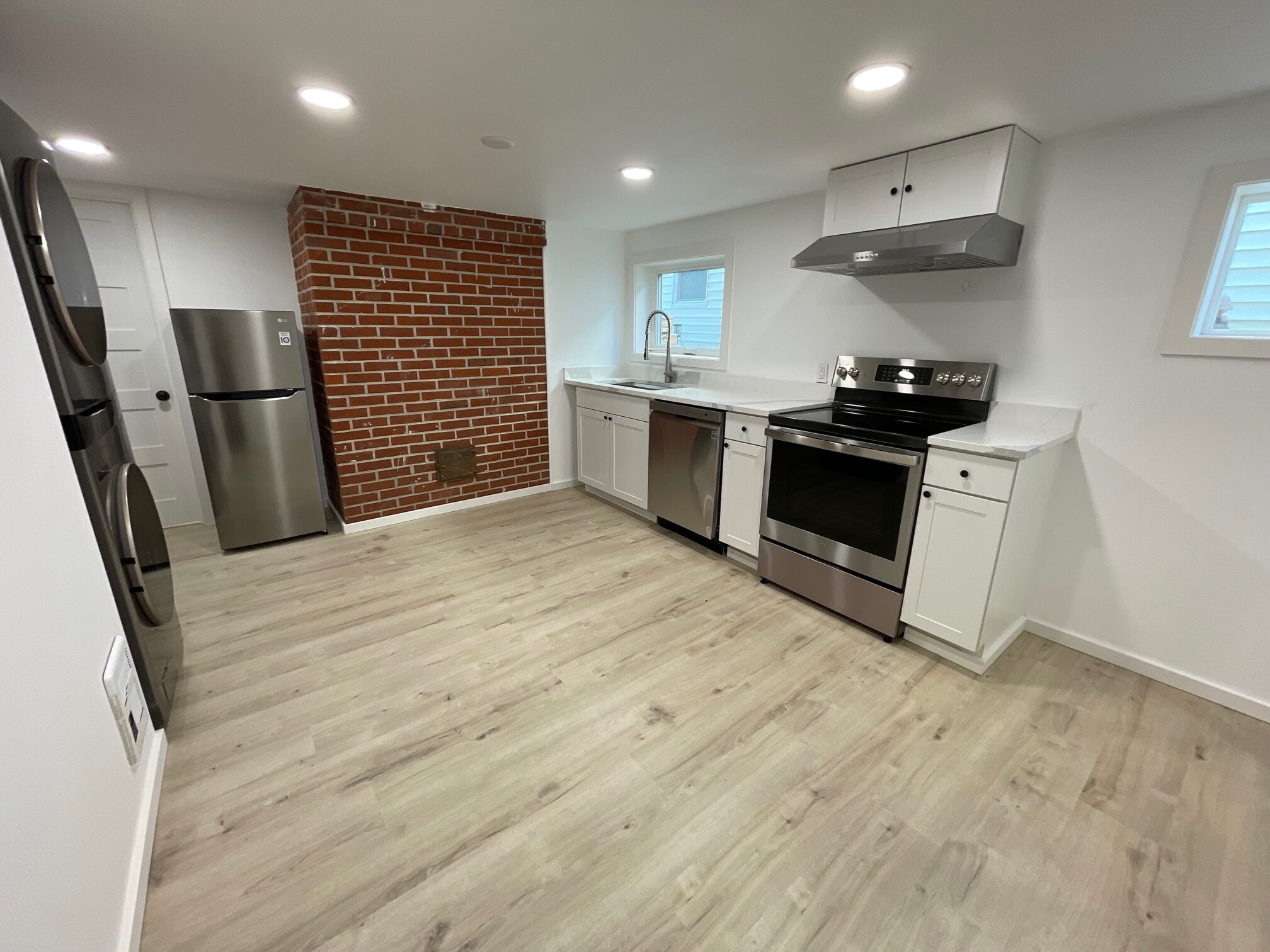 Lower unit kitchen/dining - 1227 7th St