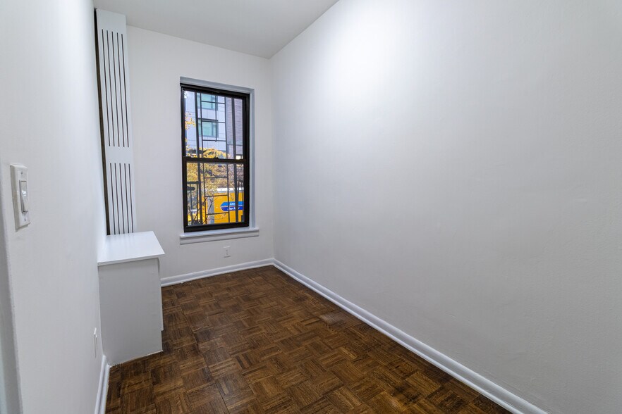 Building Photo - 328 E 30th St