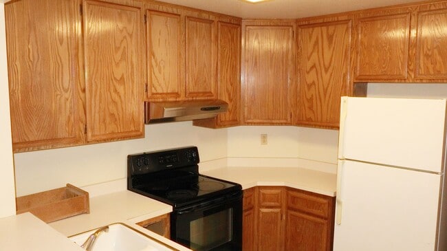 Building Photo - 3 bedrooms townhome in Chula Vista CA - Terranova Area
