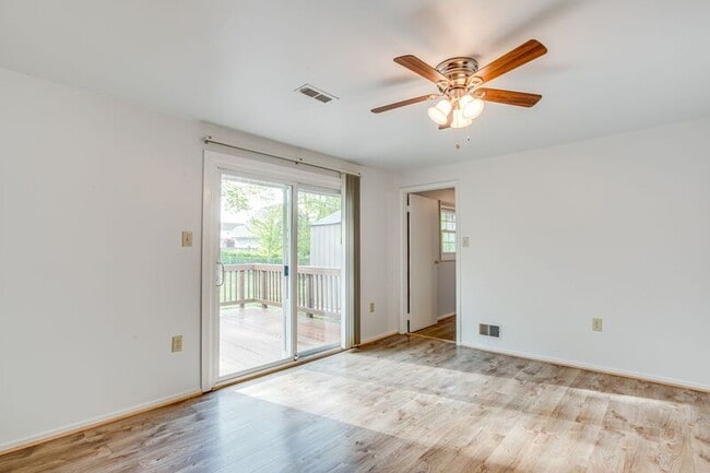 Building Photo - 825 Barkley Dr