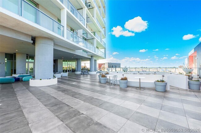 Building Photo - 2000 Metropica Wy